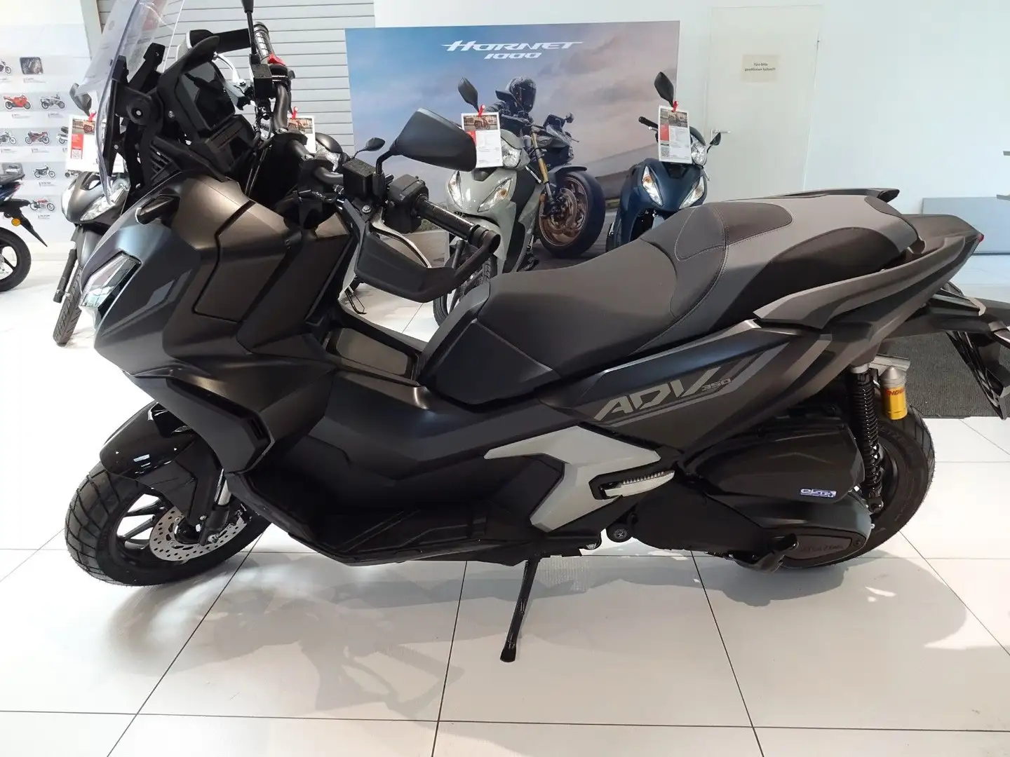 Honda ADV 350 Schwarz - 1