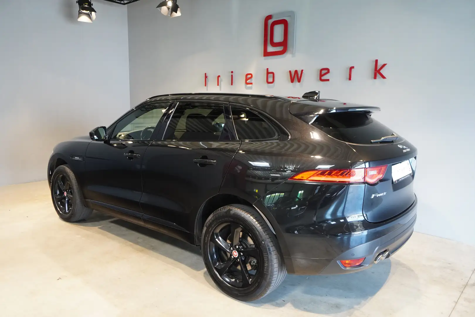 Jaguar F-Pace R-Sport AWD-BRD-FZG-U-frei-1-HD Nero - 2
