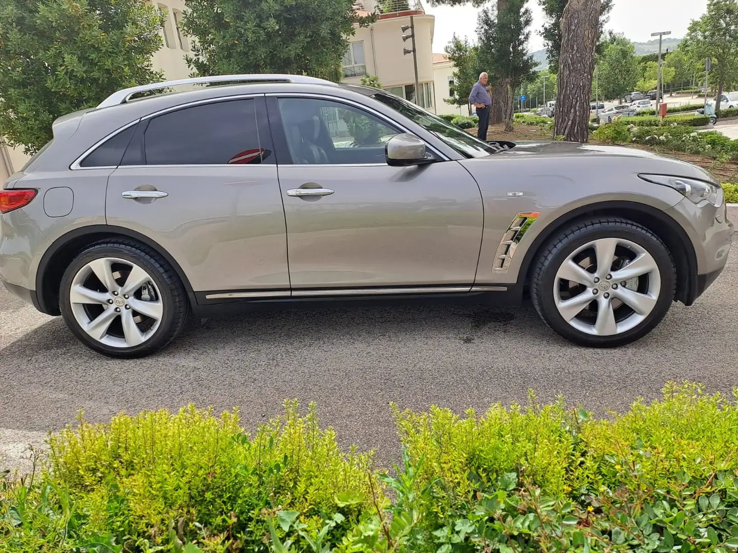 Infiniti FX FX 3.0d V6 S Premium awd auto Bronce - 2