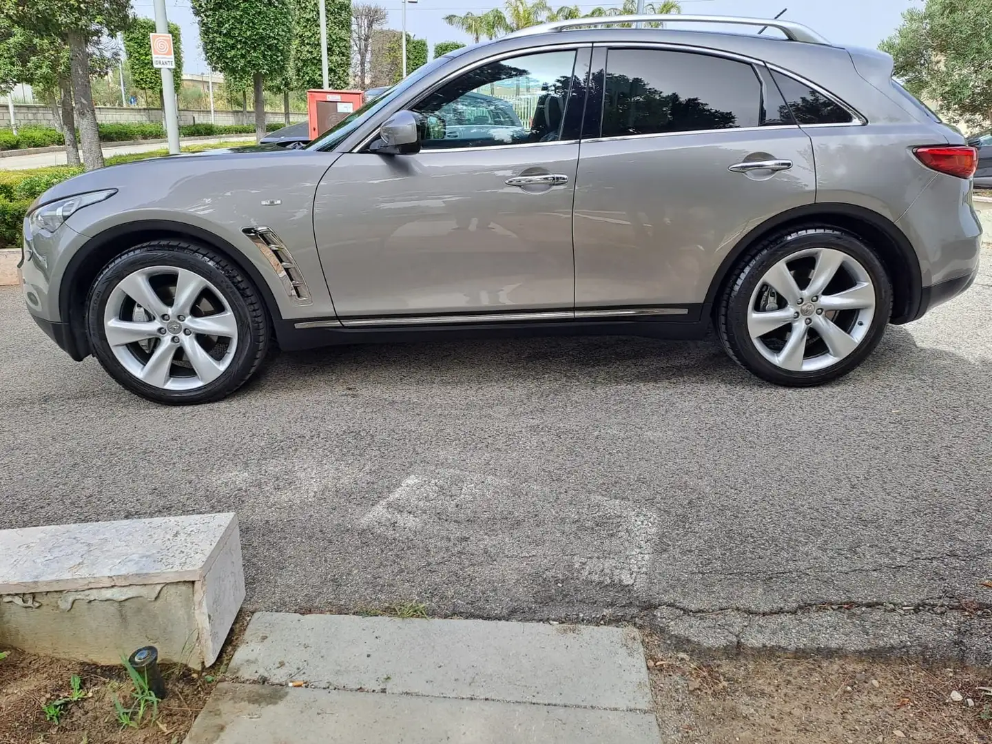 Infiniti FX FX 3.0d V6 S Premium awd auto Bronce - 1
