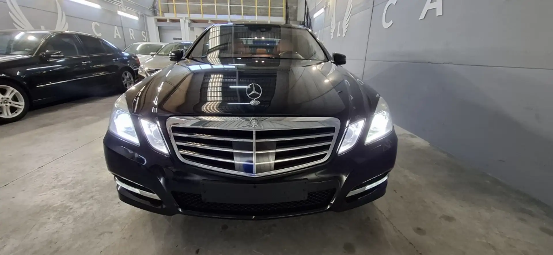 Mercedes-Benz E 200 CGI BE 7G Plus P96 (9.75) Schwarz - 1