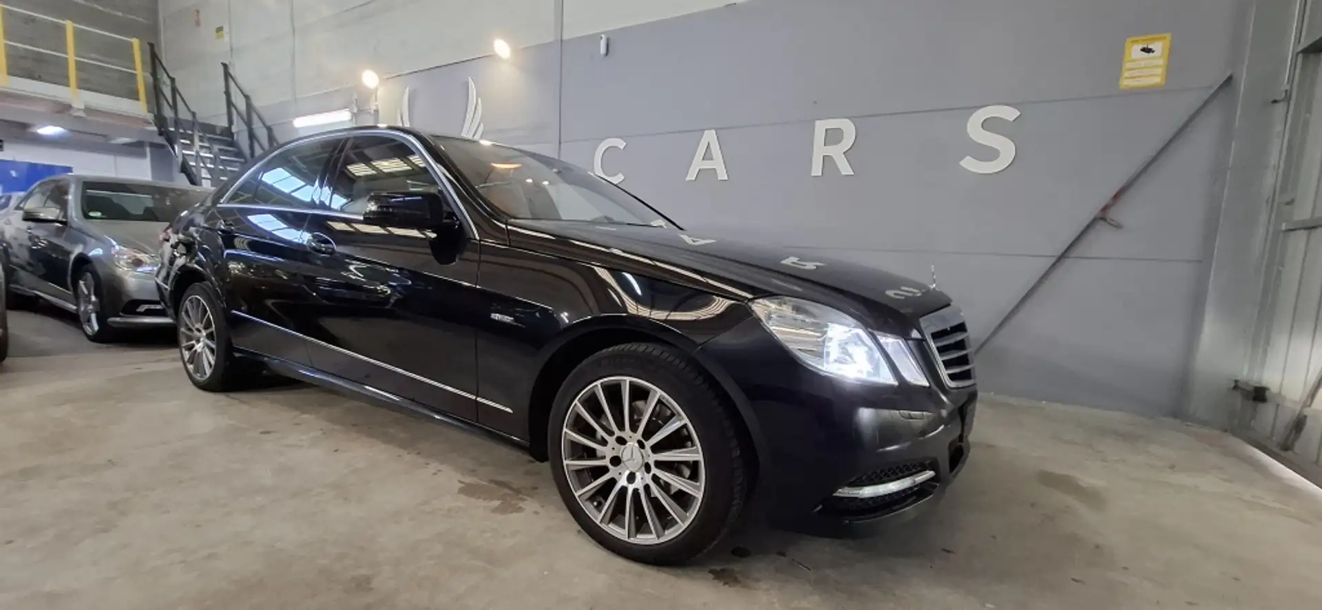 Mercedes-Benz E 200 CGI BE 7G Plus P96 (9.75) Schwarz - 2