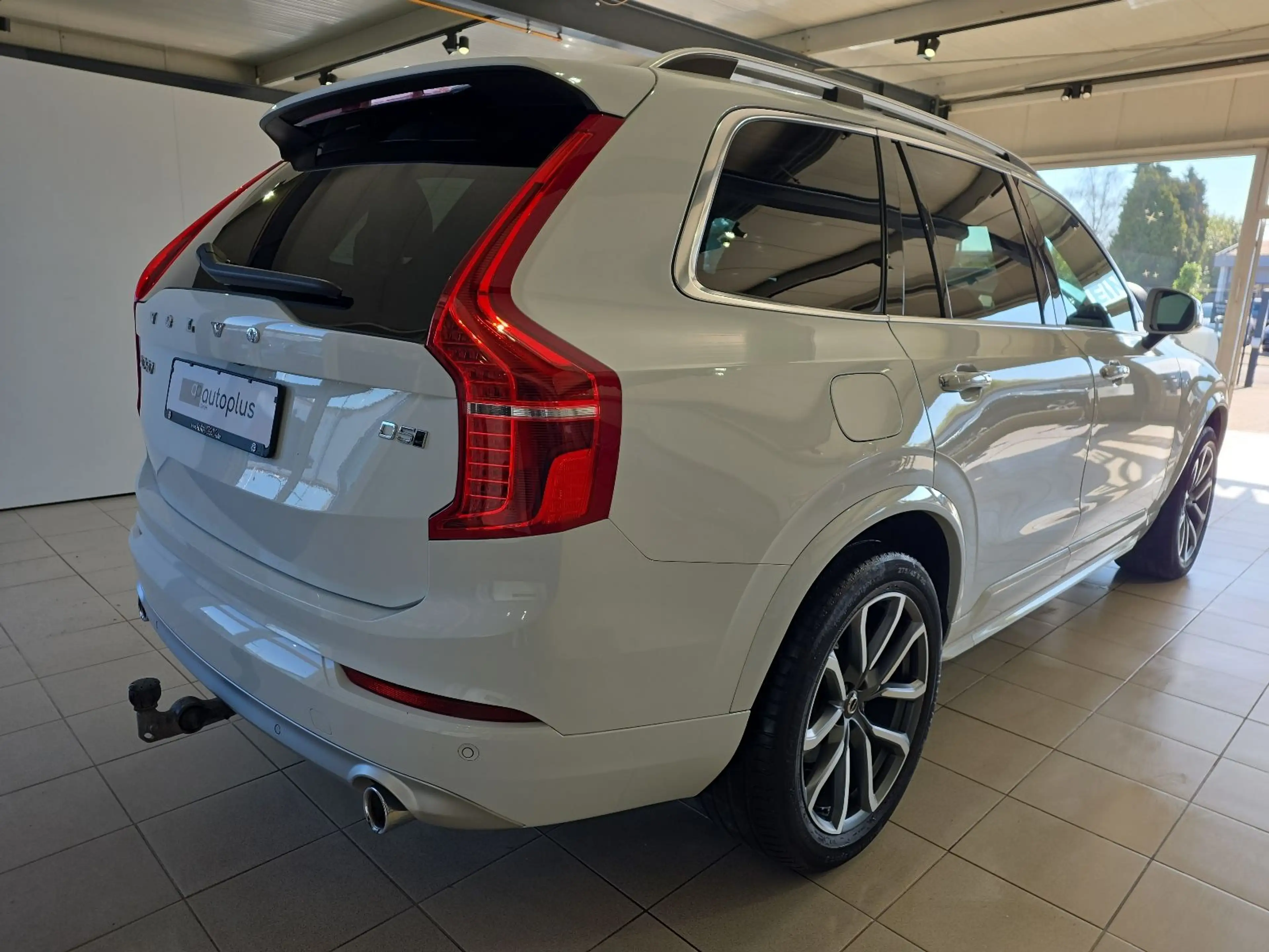 Volvo XC90 D5 Momentum AWD AHK Pano FourC 360° WinterP — photo 6