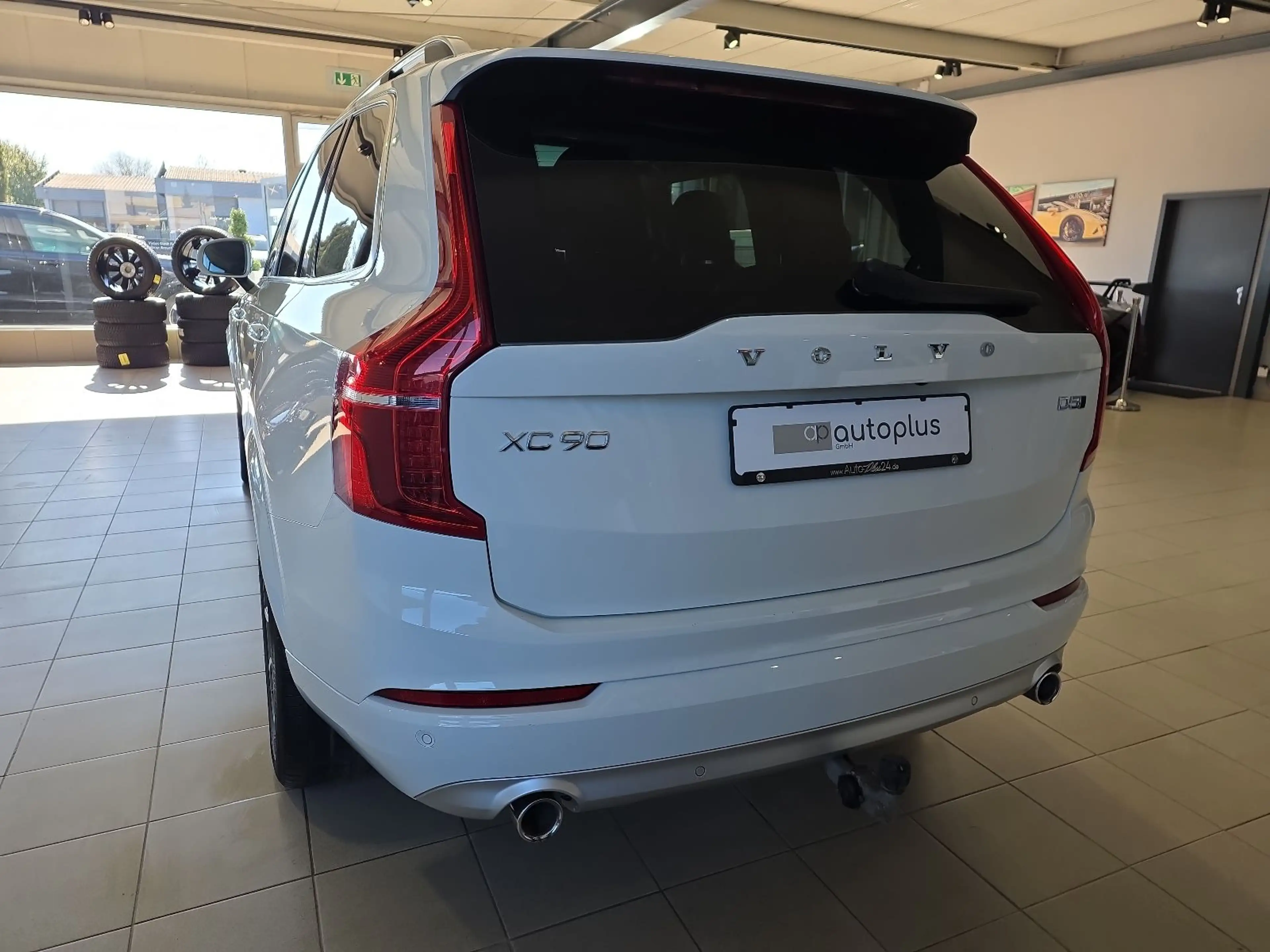 Volvo XC90 D5 Momentum AWD AHK Pano FourC 360° WinterP — photo 9