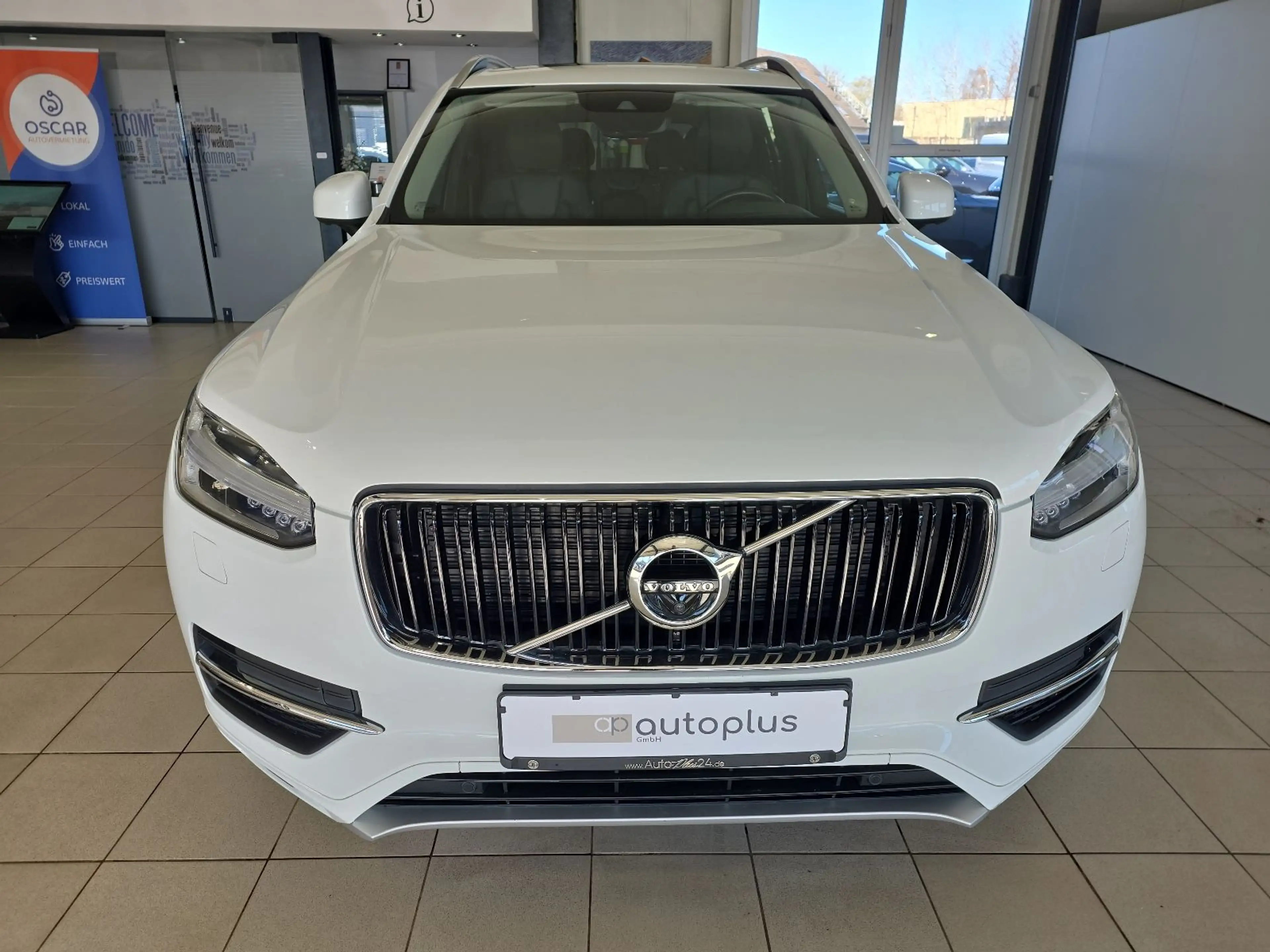 Volvo XC90 D5 Momentum AWD AHK Pano FourC 360° WinterP — photo 3
