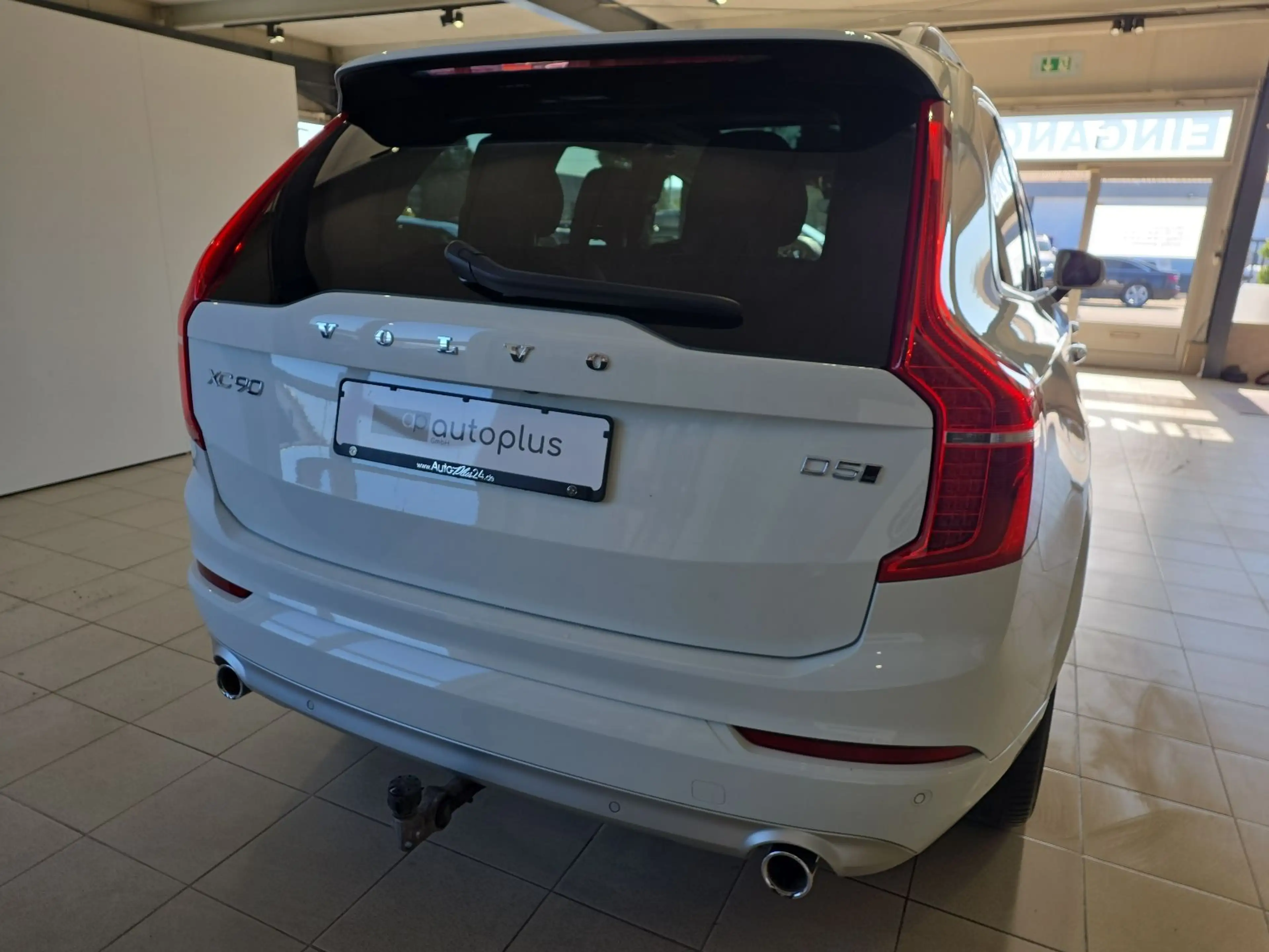 Volvo XC90 D5 Momentum AWD AHK Pano FourC 360° WinterP — photo 7