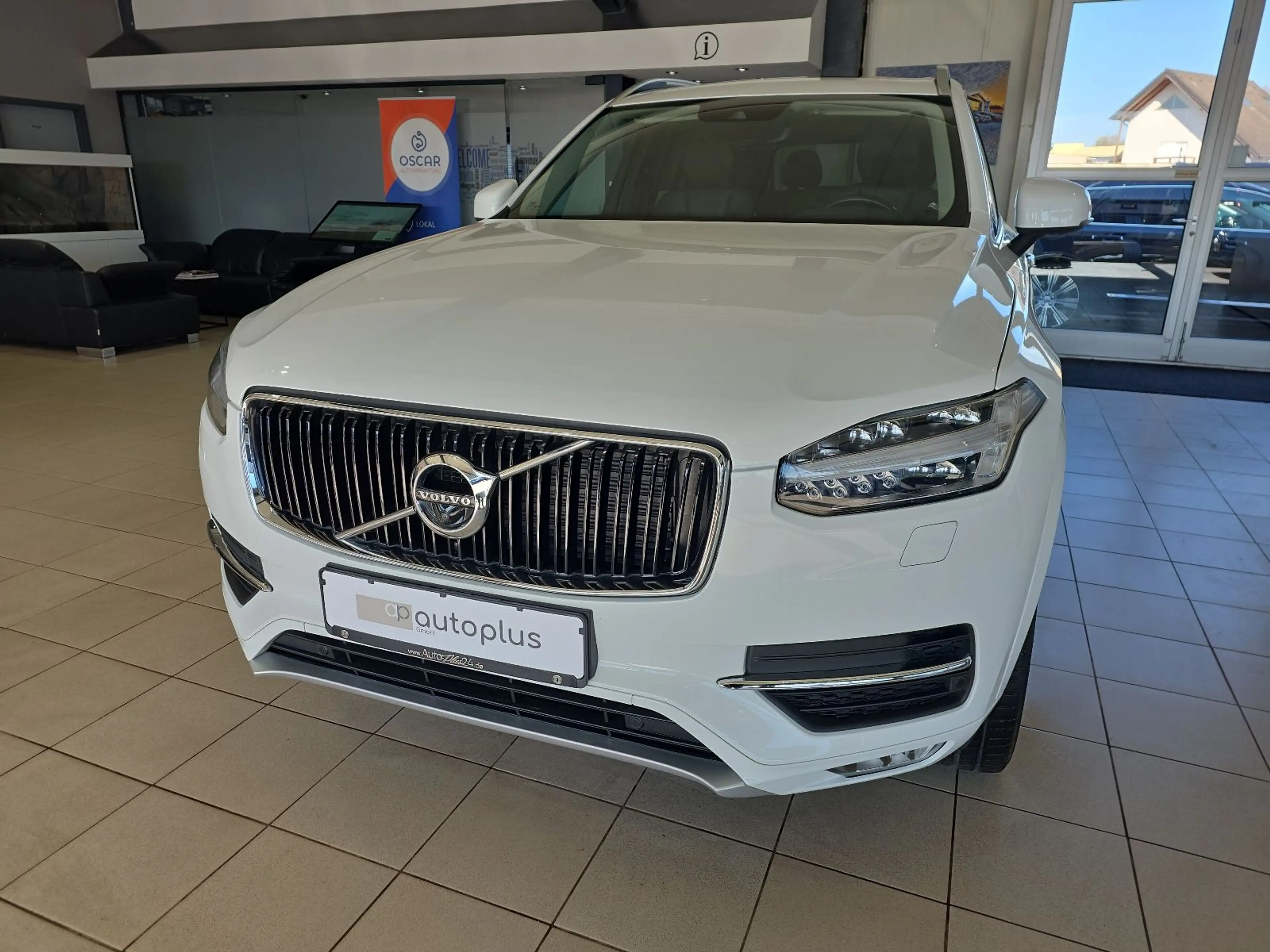Volvo XC90 D5 Momentum AWD AHK Pano FourC 360° WinterP — photo 2
