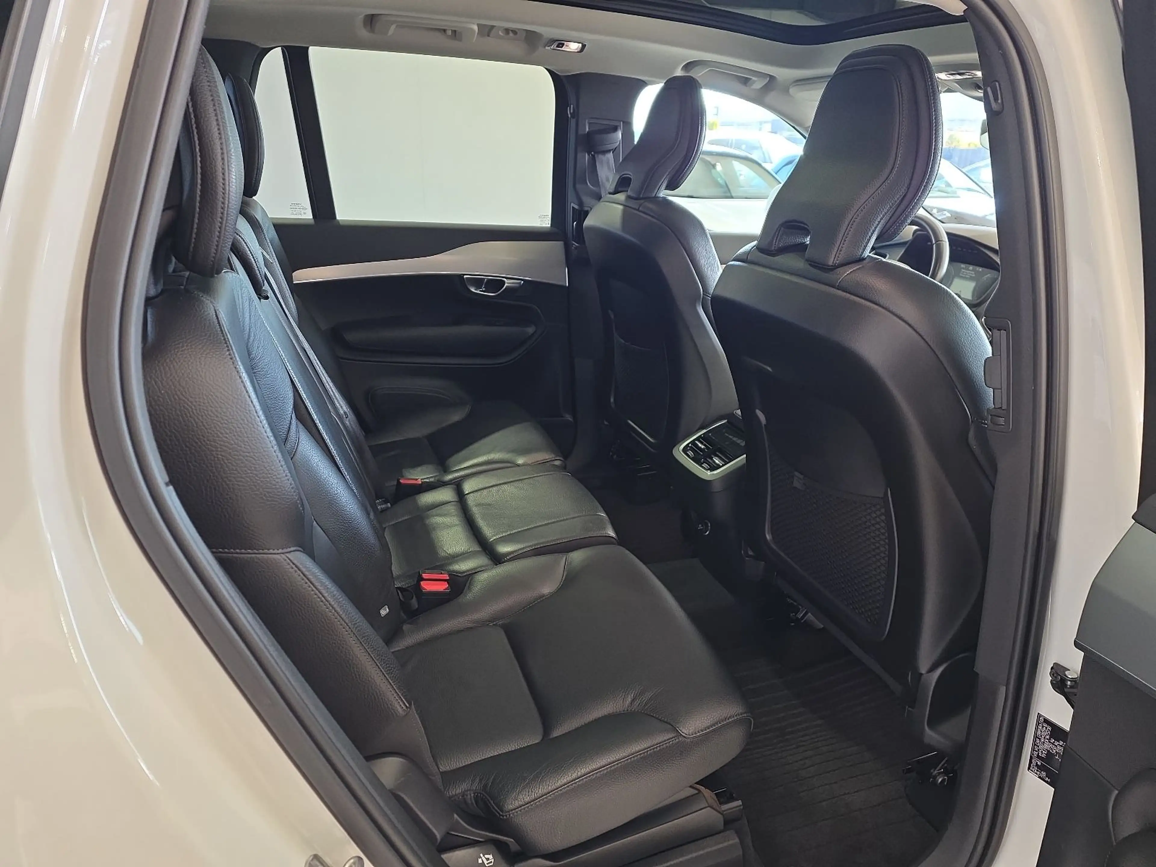 Volvo XC90 D5 Momentum AWD AHK Pano FourC 360° WinterP — photo 13