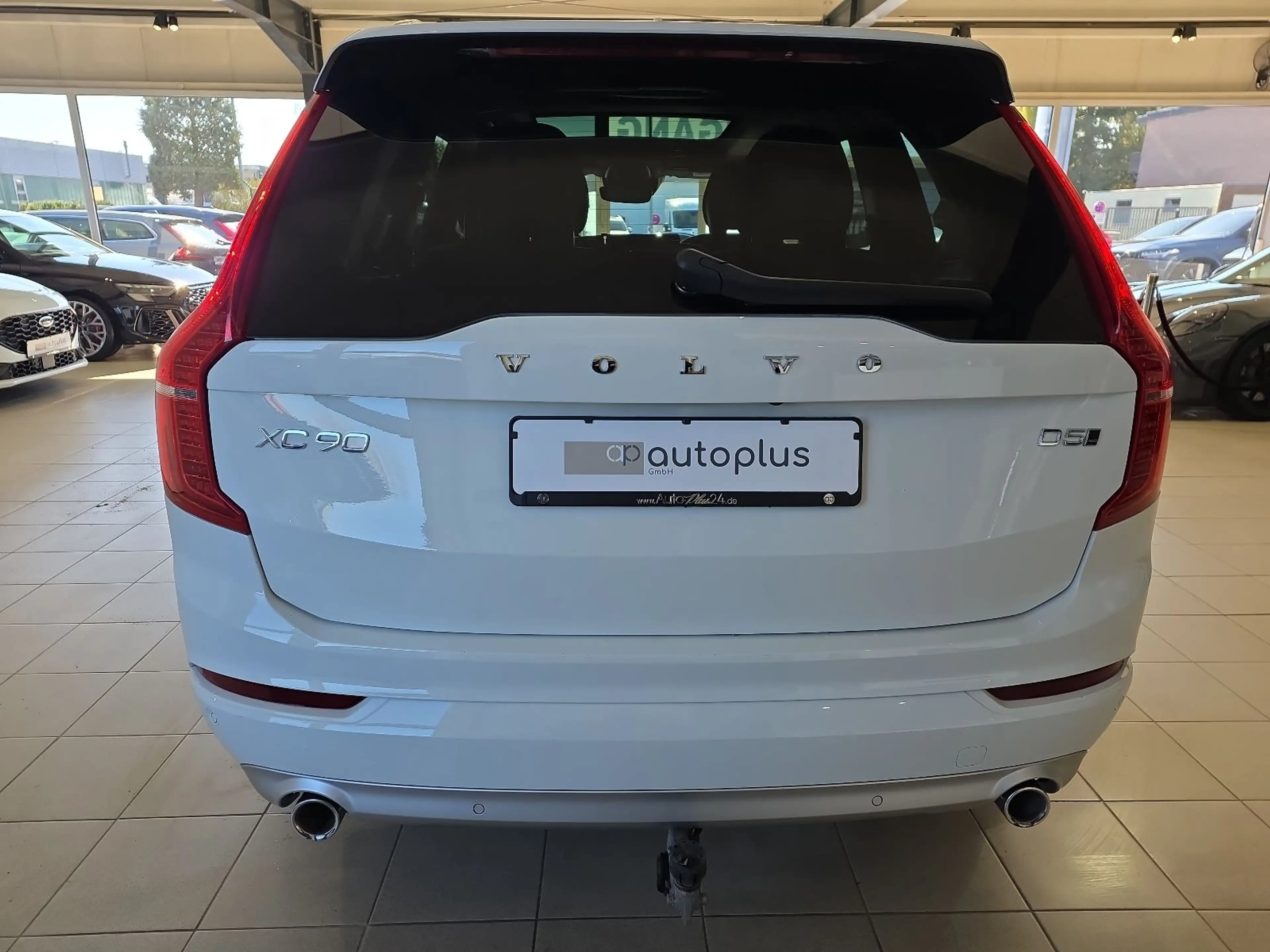 Volvo XC90 D5 Momentum AWD AHK Pano FourC 360° WinterP — photo 8