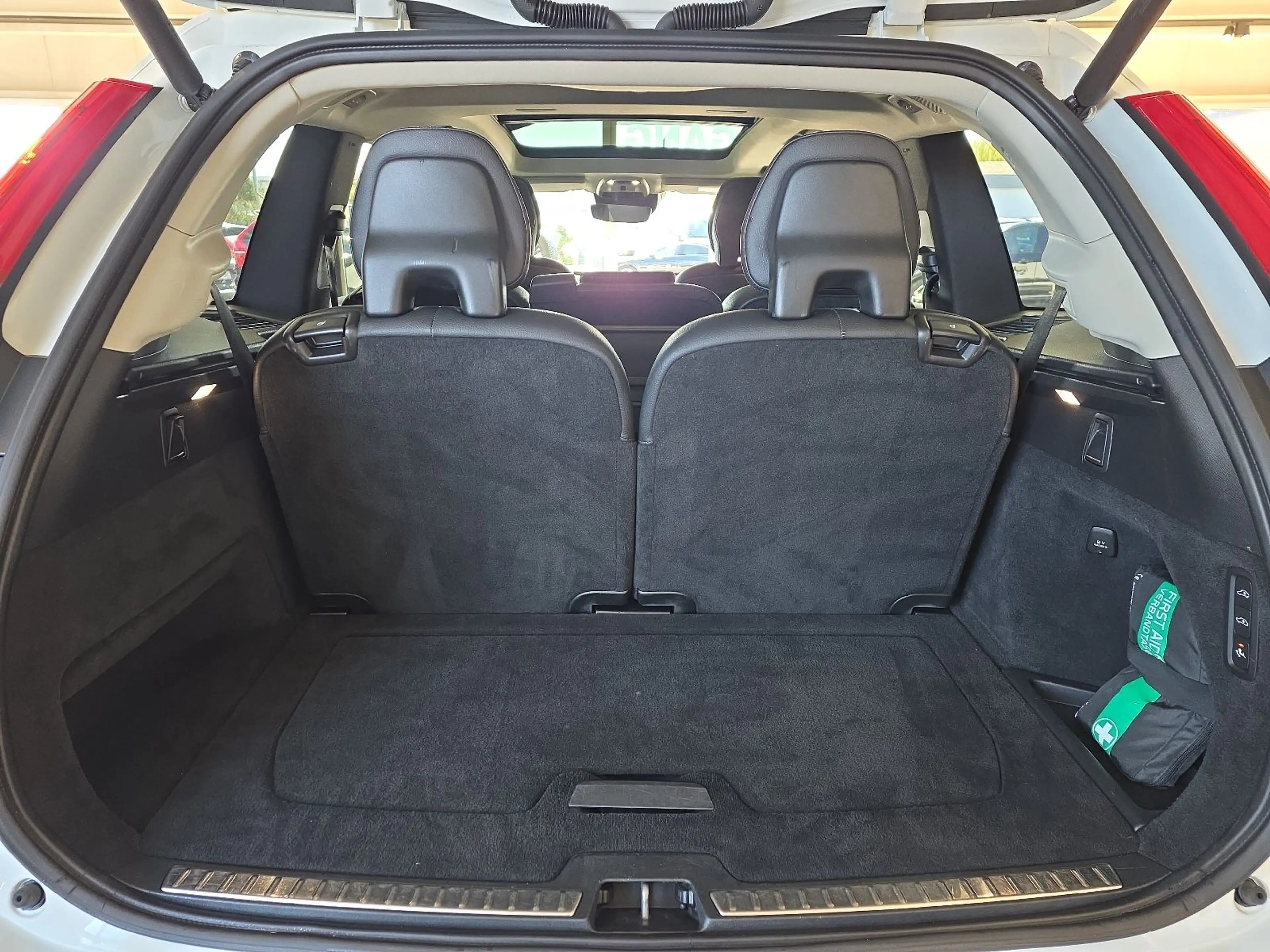 Volvo XC90 D5 Momentum AWD AHK Pano FourC 360° WinterP — photo 15