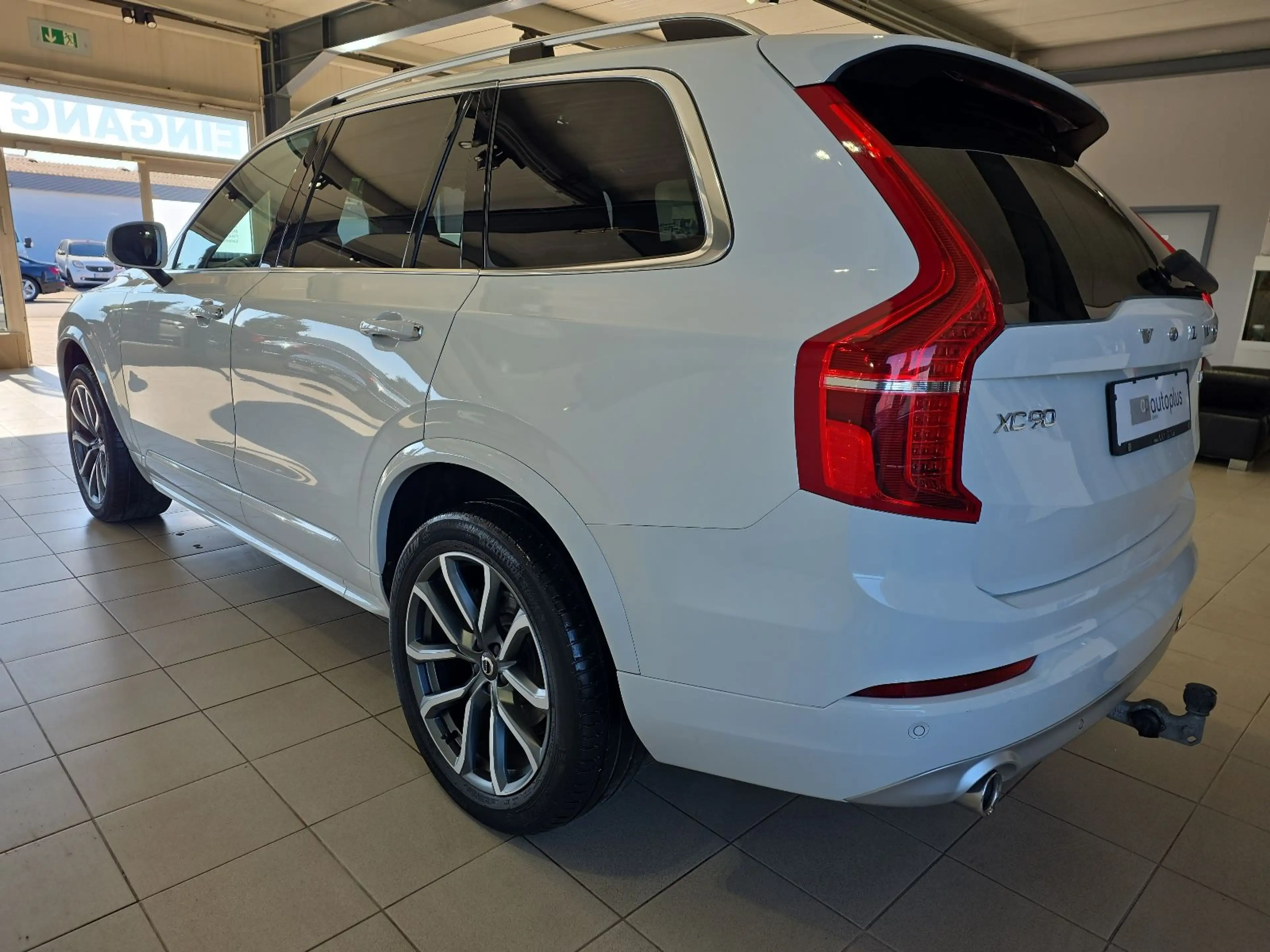 Volvo XC90 D5 Momentum AWD AHK Pano FourC 360° WinterP — photo 10