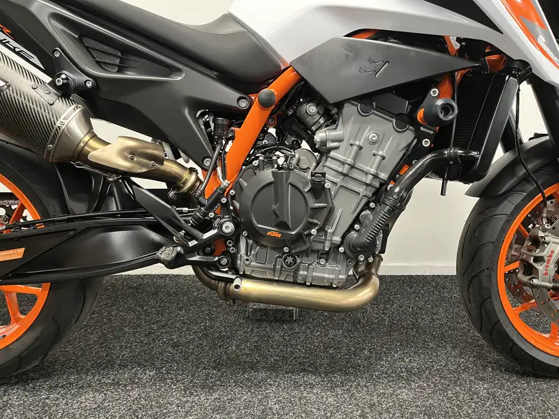 KTM 890 Duke R - foto 7