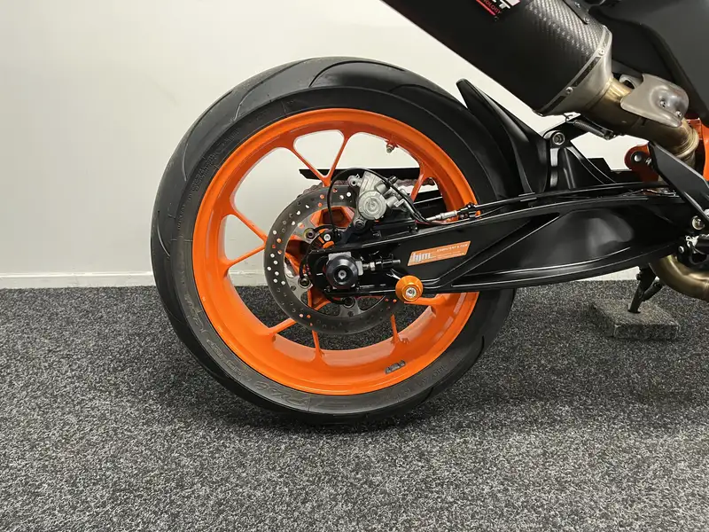 KTM 890 Duke R - foto 8