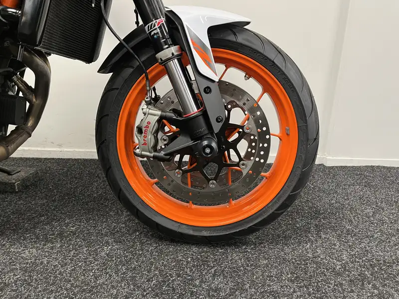 KTM 890 Duke R - foto 6