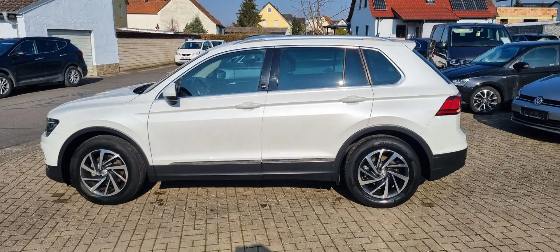 Volkswagen Tiguan 1.4 TSI DSG Sound LED AHK schwenkb. Weiß - 2
