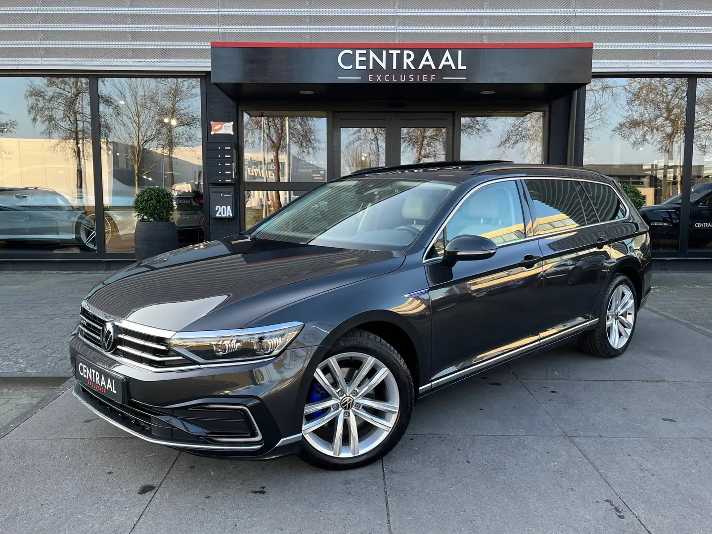 Volkswagen Passat Variant 1.4 TSI PHEV GTE 218PK|Pano|Massage|Camera|Leder|A Grijs - 1