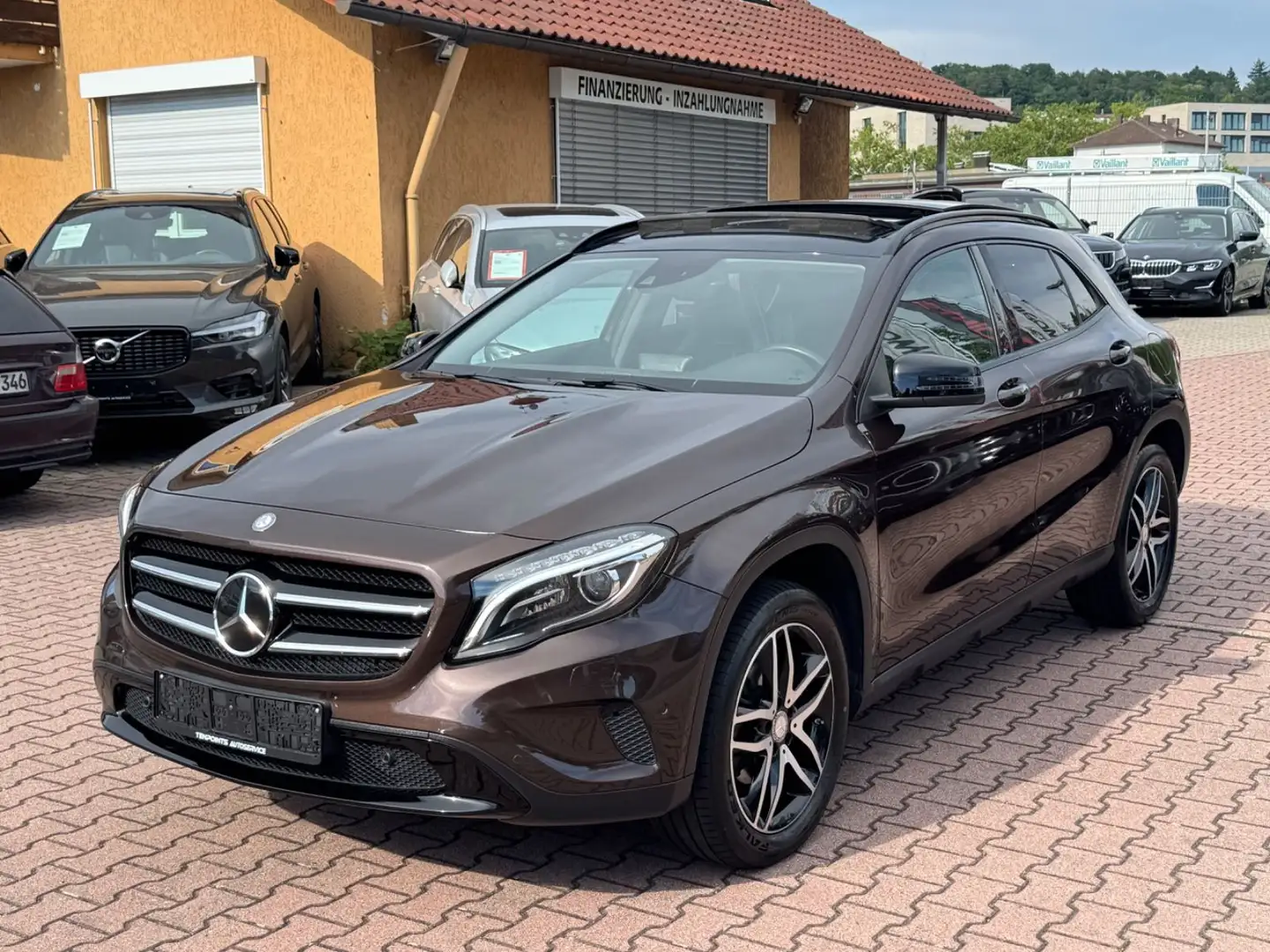 Mercedes-Benz GLA 200 d 4 Matic AHK+PANO+CAM+MEMORY+DISTRONIC+ Brun - 1