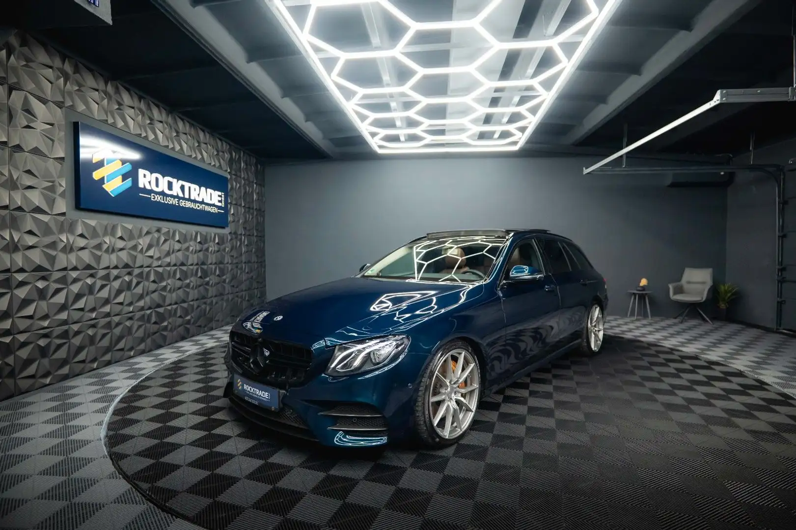 Mercedes-Benz E 350 d T AMG Night-Paket *Pano*Burmester*LED* Bleu - 1