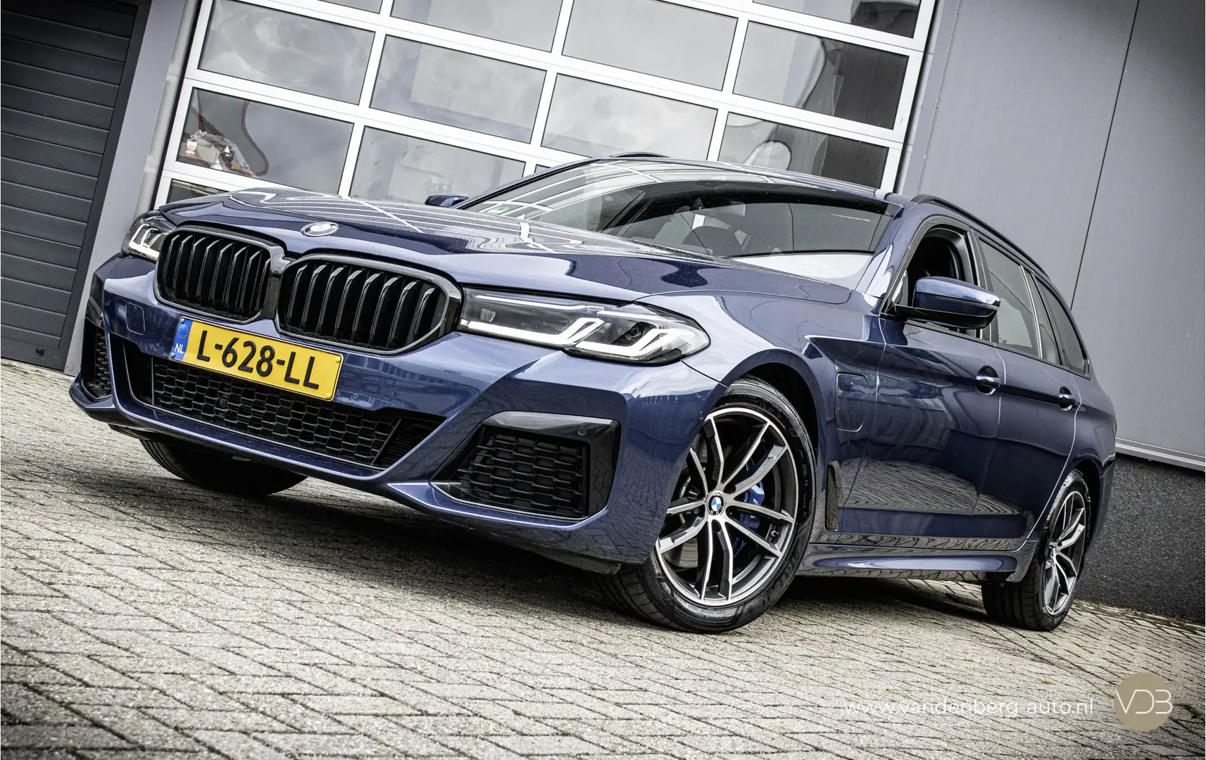 BMW 520 5-serie Touring 520e 272pk M-Sport Origineel NL Le Bleu - 1