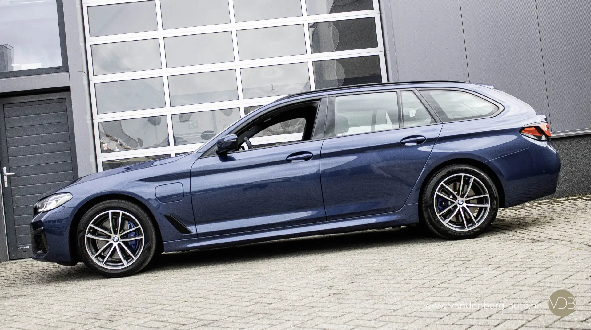 BMW 520 5-serie Touring 520e 272pk M-Sport Origineel NL Le Bleu - 2