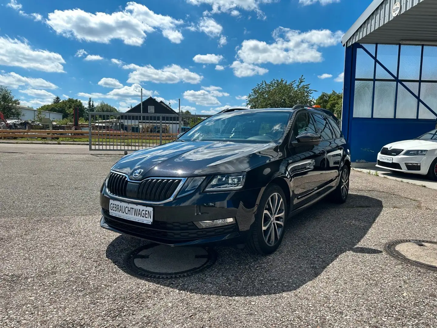Skoda Octavia Combi Soleil / 1.Hand / LED / NAVI / AHK Schwarz - 1