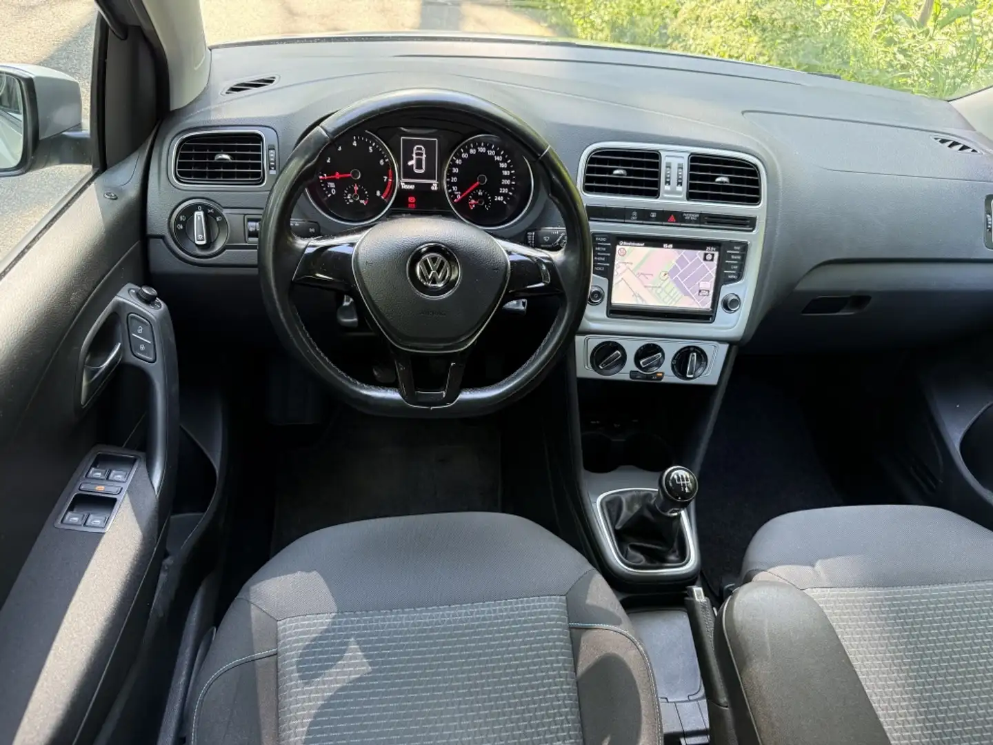 Volkswagen Polo 1.0 BlueMotion | zuinig | navi | airco | 5 deurs | Gris - 2