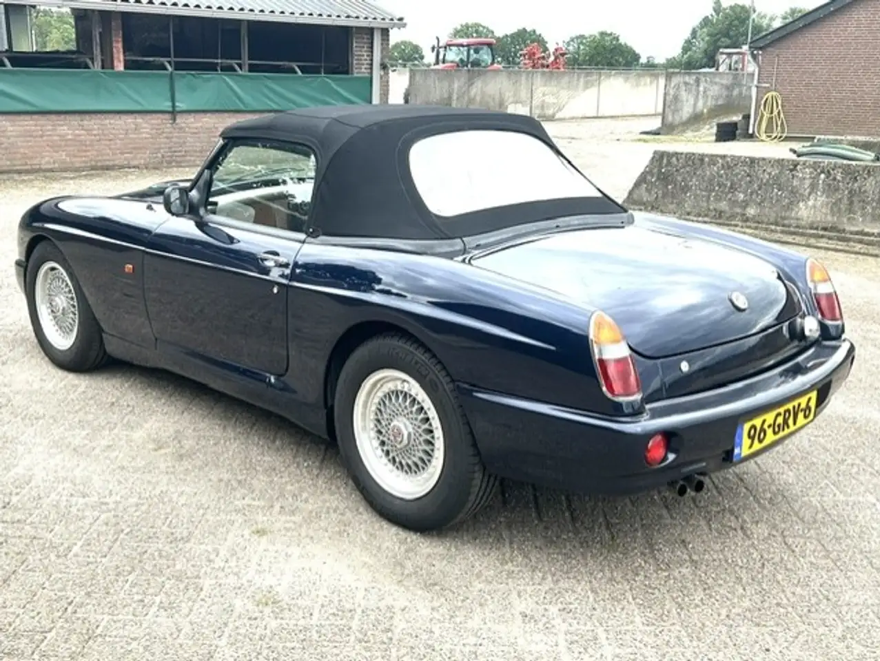 MG RV8 4.0 V8, foto 3