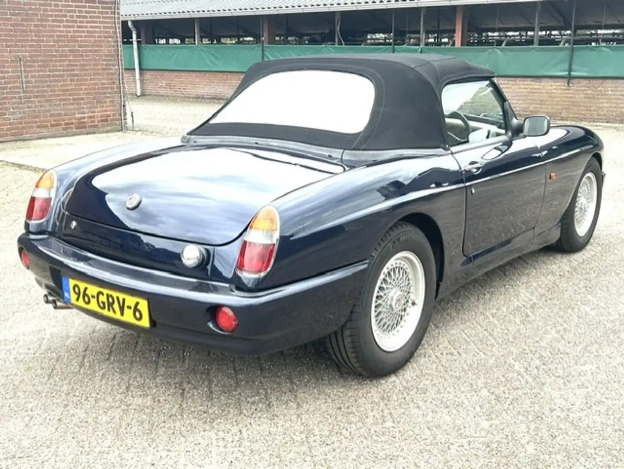 MG RV8 4.0 V8, foto 5
