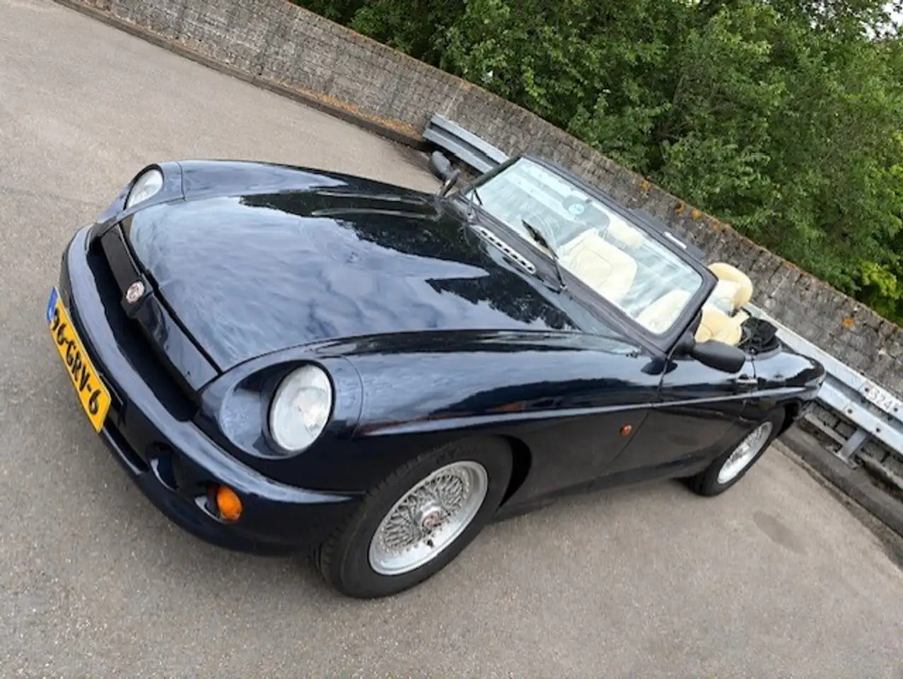 MG RV8 4.0 V8, foto 12