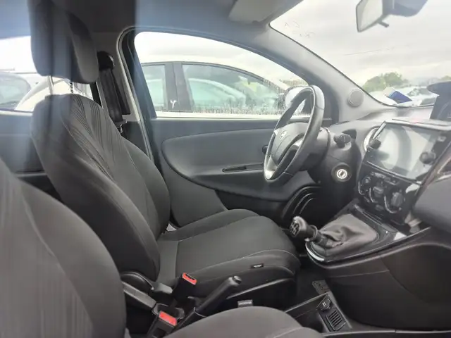 Lancia Ypsilon view 6