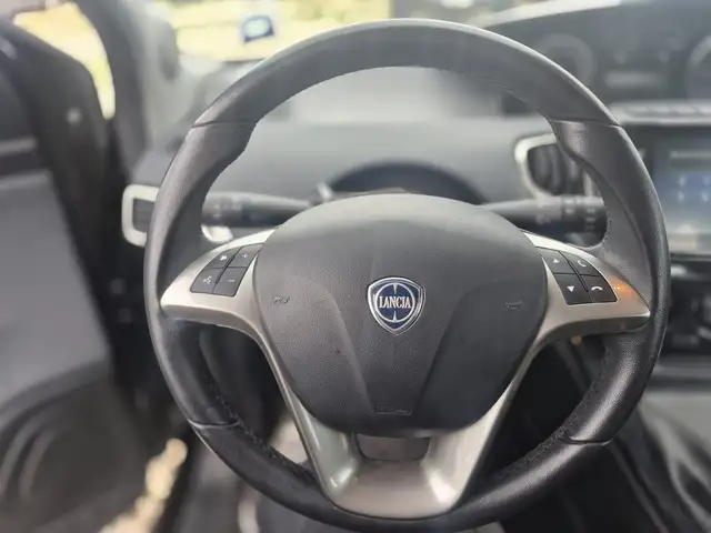 Lancia Ypsilon view 12