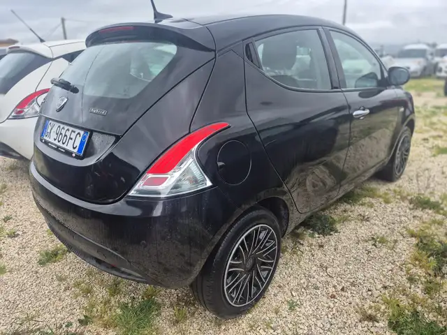 Lancia Ypsilon view 3