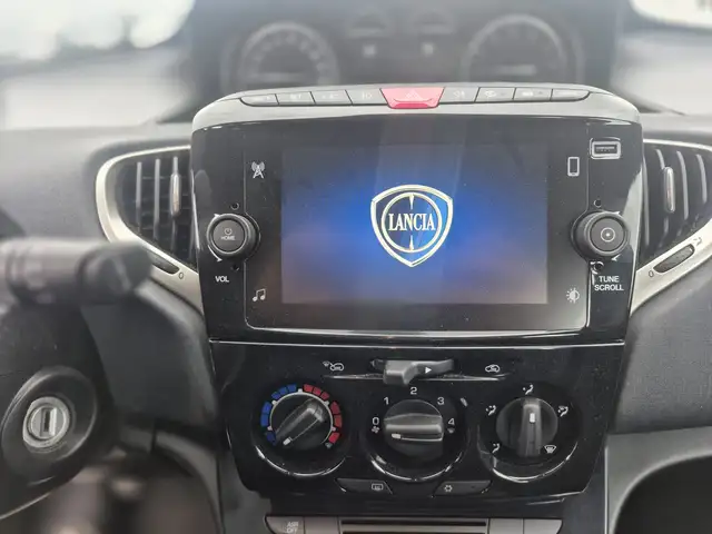Lancia Ypsilon view 8