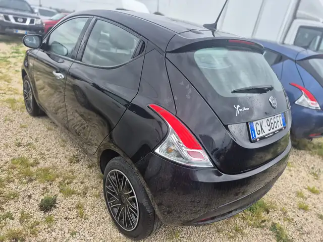 Lancia Ypsilon view 2