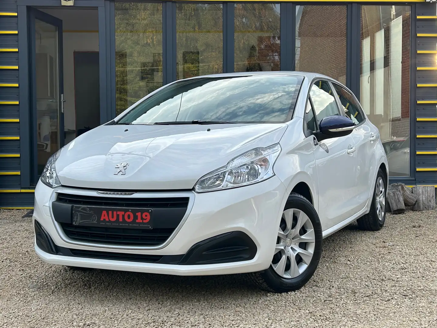 Peugeot 208 208 1.2i PureTech Access Blanc - 2