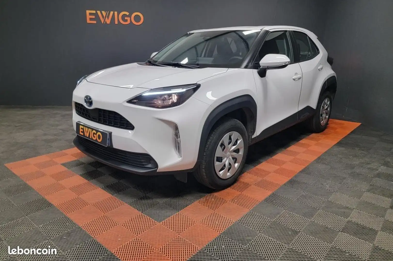 Toyota Yaris Cross 1.5 116ch 2WD DYNAMIC HYBRID 1ère main Attel Blanc - 1