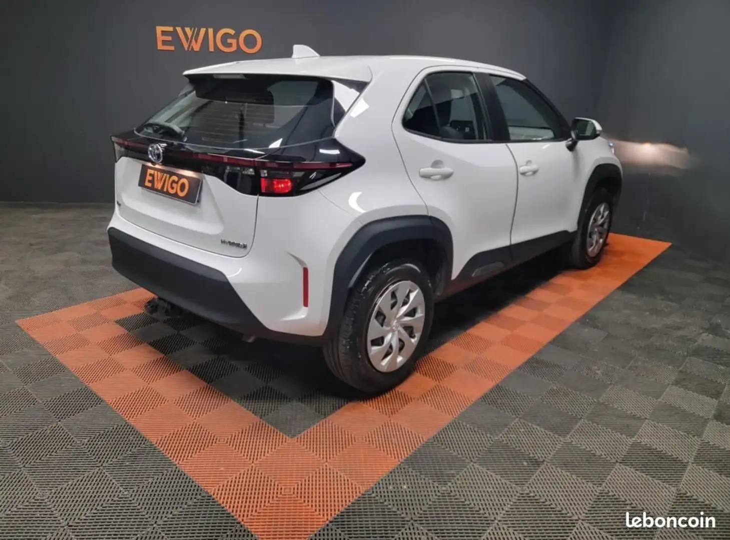 Toyota Yaris Cross 1.5 116ch 2WD DYNAMIC HYBRID 1ère main Attel Blanc - 2