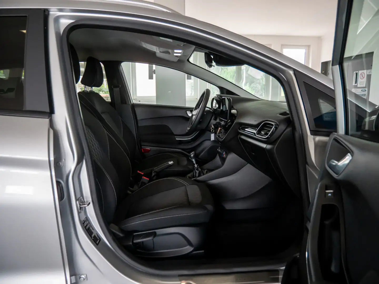Ford Fiesta 1.0 Active KURVENLICHT SYNC PDC SHZ Plateado - 2