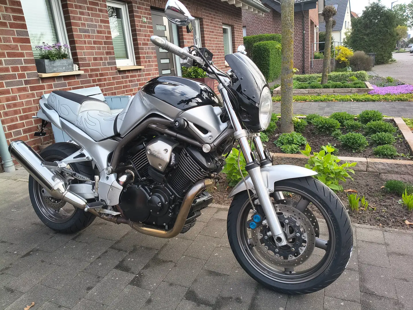 Yamaha BT 1100 Bulldog Belgarda 1. Hand Plateado - 1