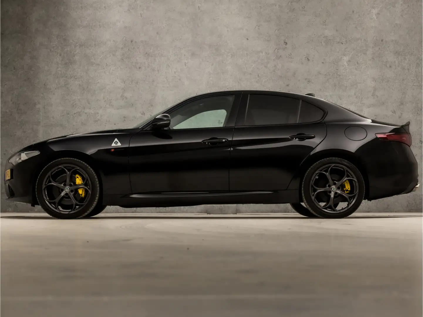 Alfa Romeo Giulia 2.0T Sport 202Pk Automaat (APPLE CARPLAY, GROOT NA Zwart - 2
