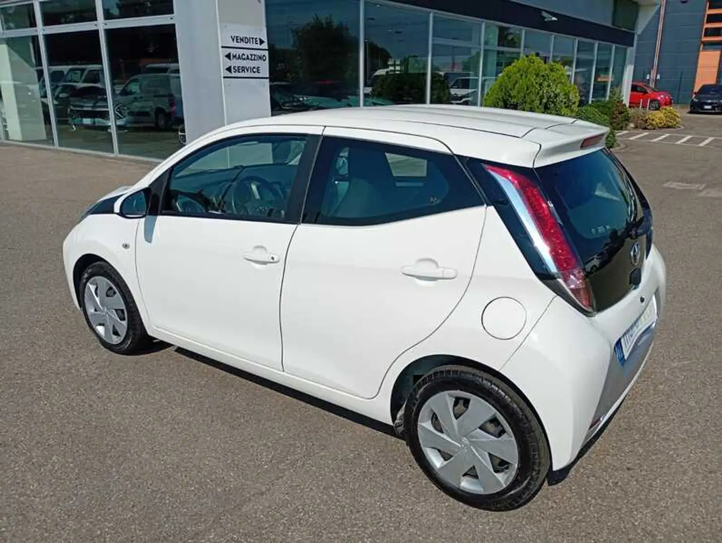 Toyota Aygo 1.0 x-play 5p m-mt my15 Bianco - 2