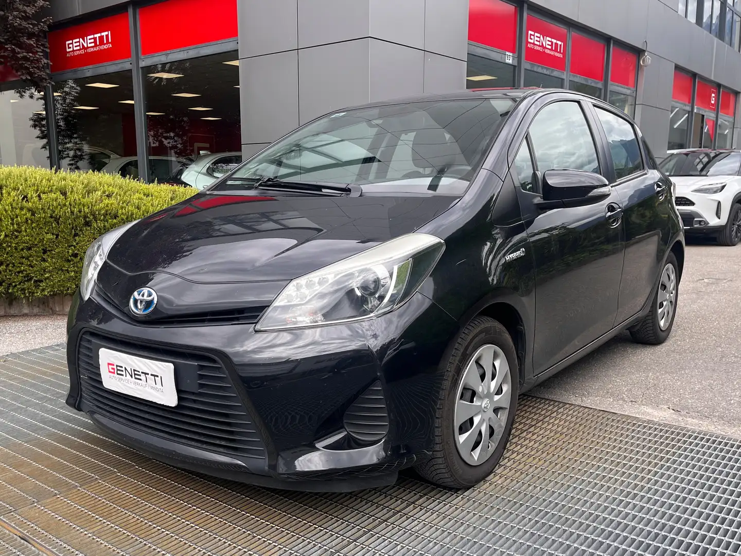 Toyota Yaris 1.5 Hybrid Lounge Noir - 1