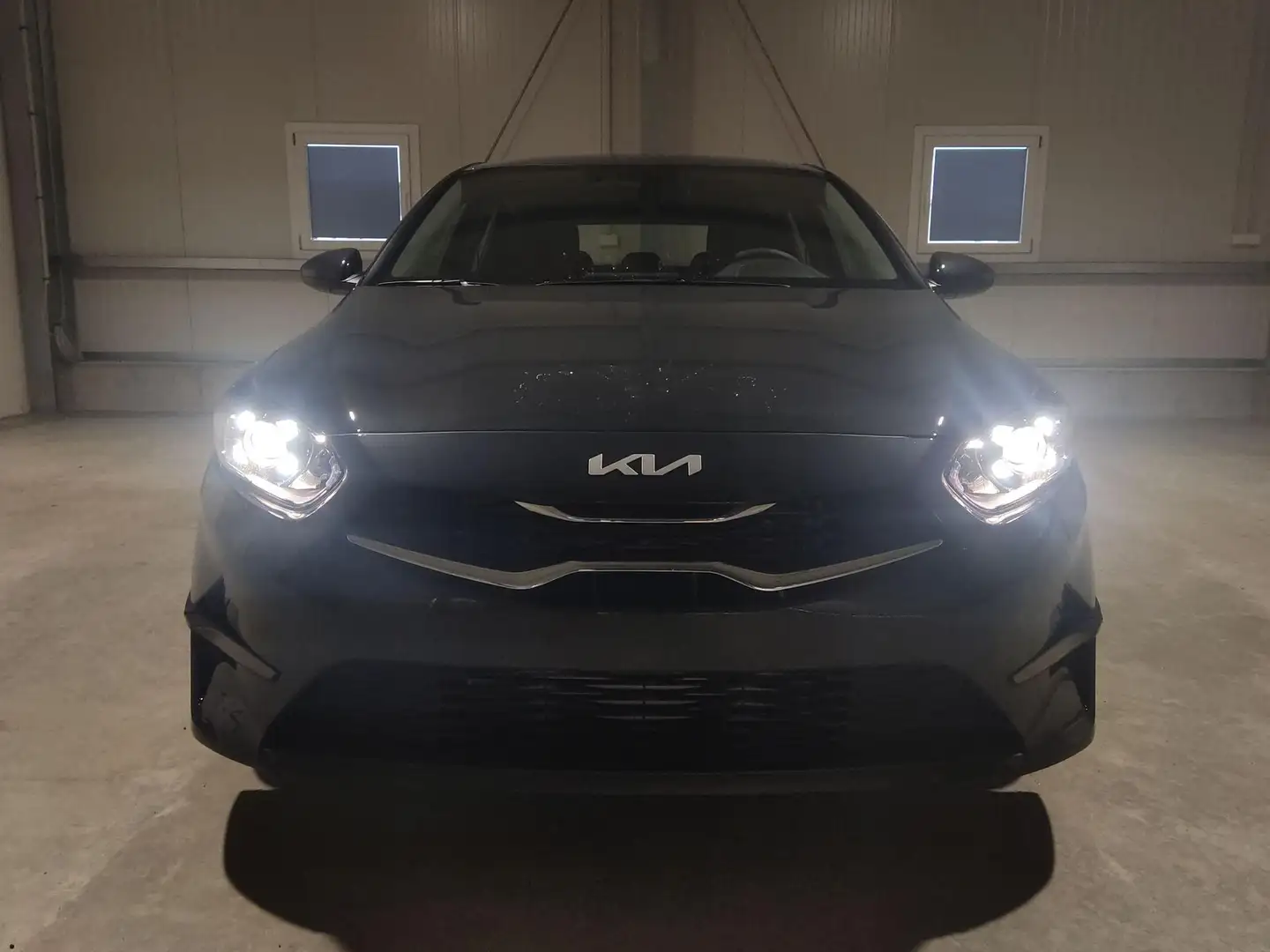 Kia Ceed / cee'd Spin 1.5 T-GDI 140 PS 7DCT Navi-Rückfahrkamera-... Grau - 2