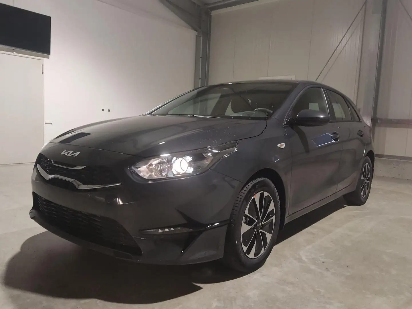 Kia Ceed / cee'd Spin 1.5 T-GDI 140 PS 7DCT Navi-Rückfahrkamera-... Grau - 1