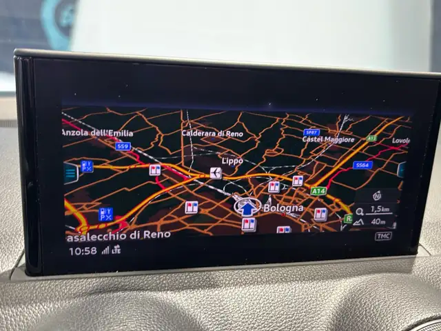 Audi Q2 view 13