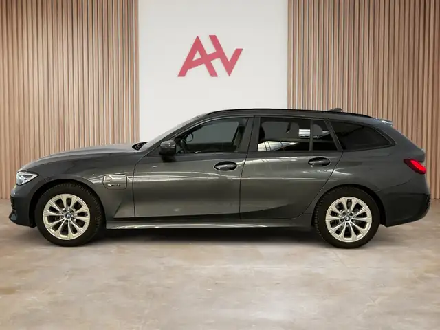 BMW 3 Series view 11