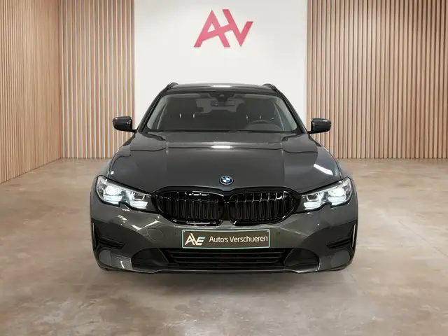 BMW 3 Series view 2