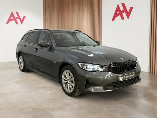 BMW 3 Series view 3