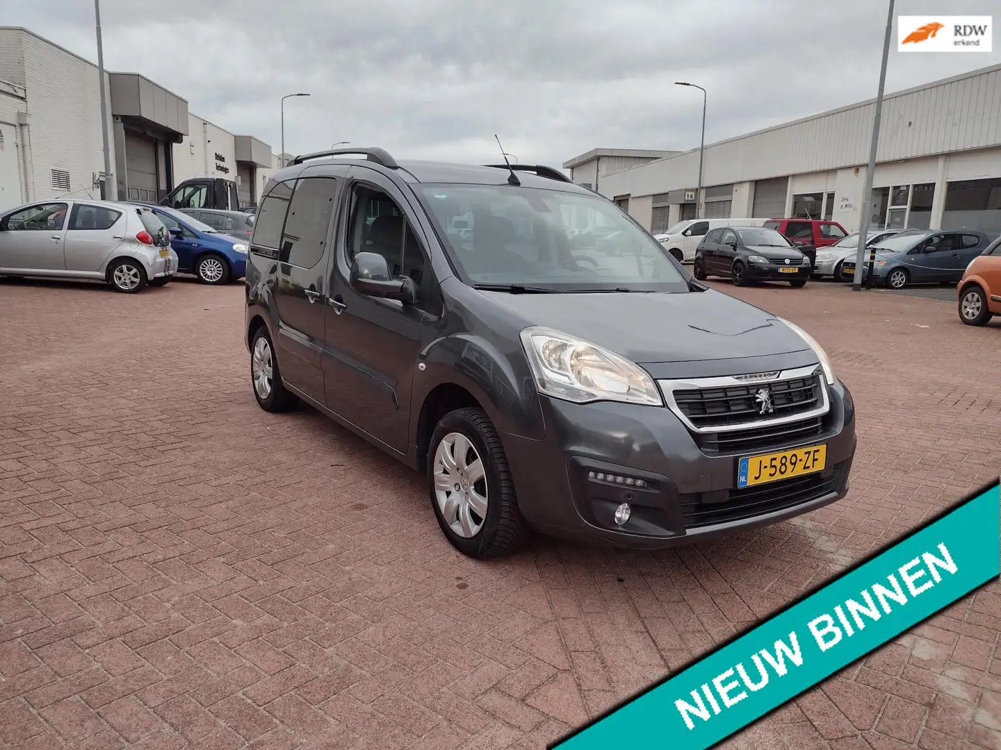 Peugeot Partner Tepee 1.2 PureTech Active MOOIE AUTO BEL 061959061 Gris - 1