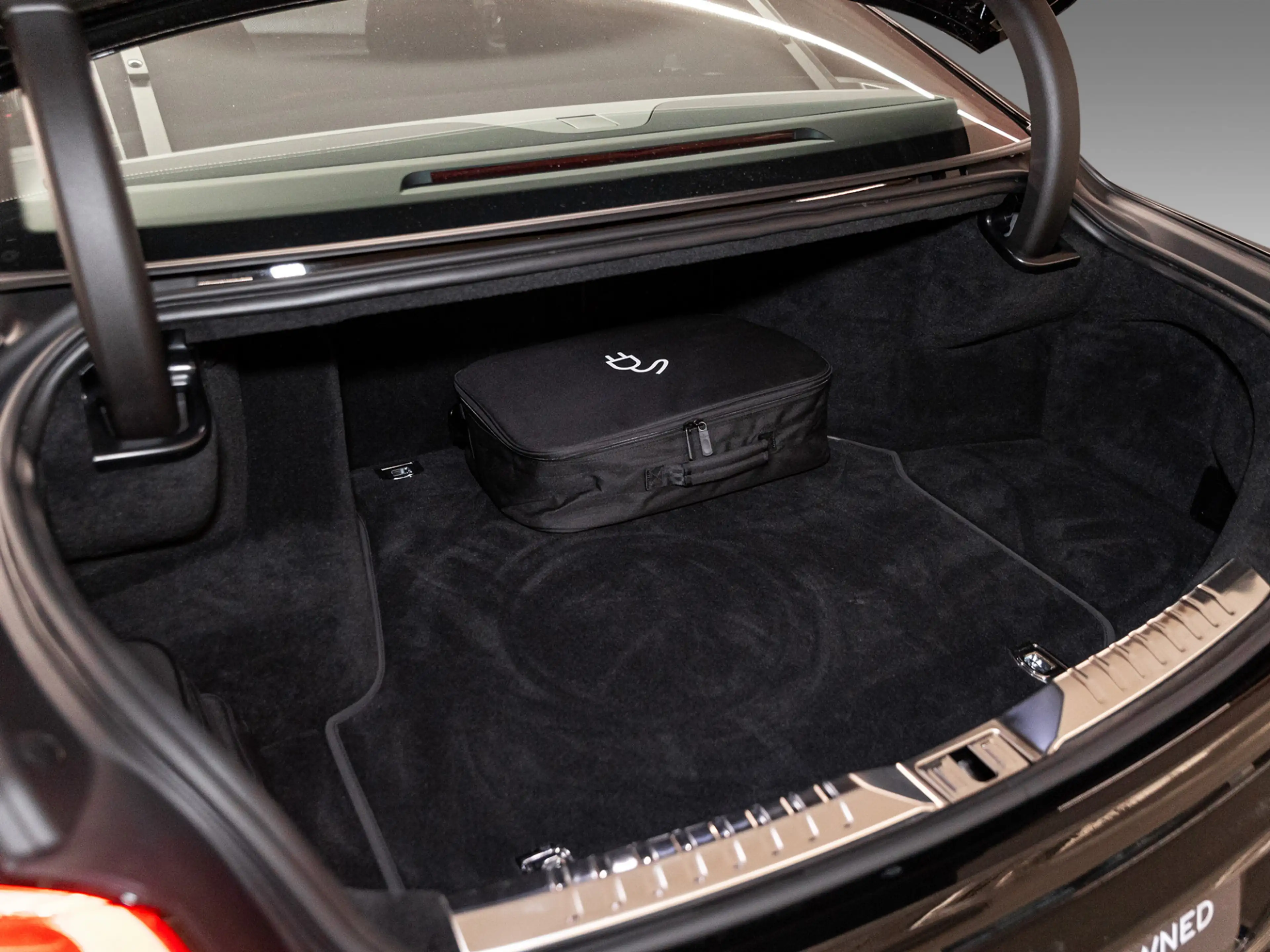 Bentley Flying Spur Azure Hybrid |Touring Spec|NAIM|Rotating — photo 11
